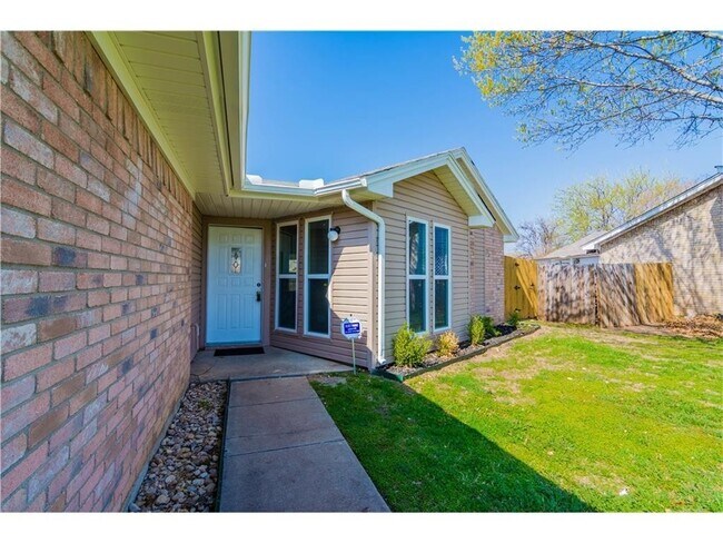 Foto del edificio - Beautifully crafted 3-2-2 home in the Saginaw area!