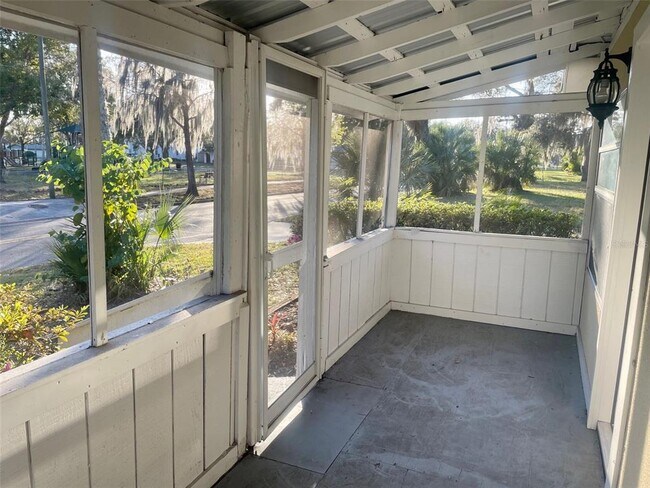 Foto del edificio - 914 E 7th St