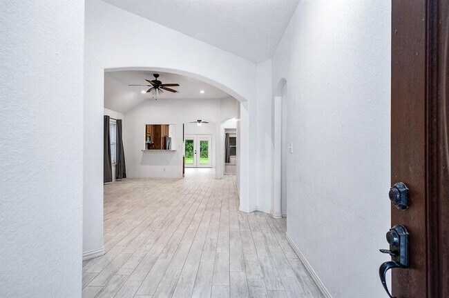 Foto del edificio - 7823 Pleasant Ave
