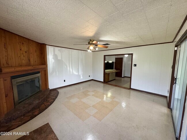 Building Photo - 1757 Declouet Hwy