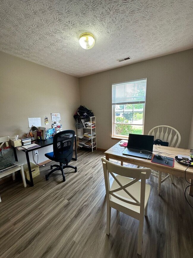 Foto del edificio - SUBLEASE - 3 Bedroom Home in West Lafayette