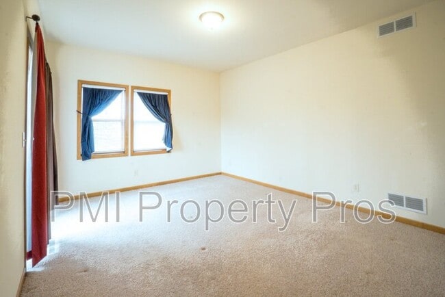 Building Photo - 8962 S Cordgrass Cir E