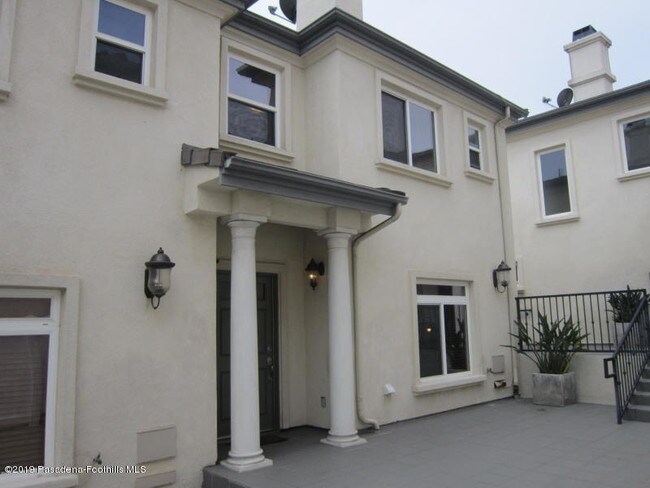 Building Photo - 785 S Marengo Ave