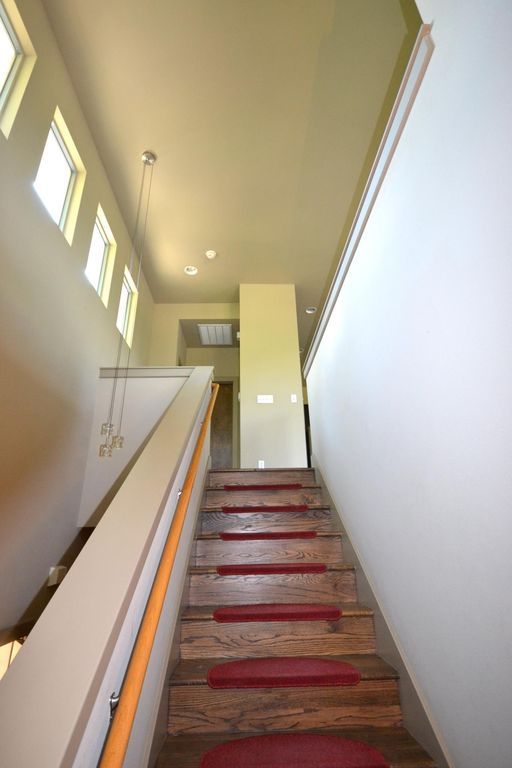 Building Photo - 1100 Upland Dr