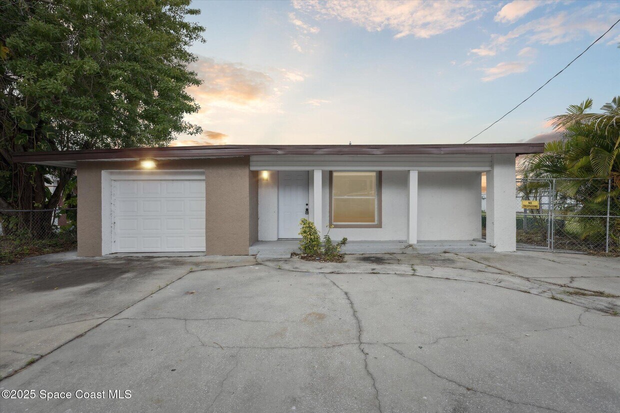 Foto principal - 2262 Monroe St