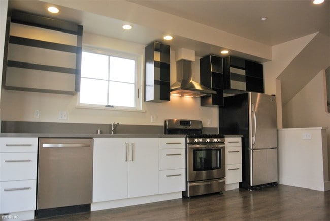 Foto del edificio - 2 br, 2 bath  - 3425 Broadway Apt 100 100