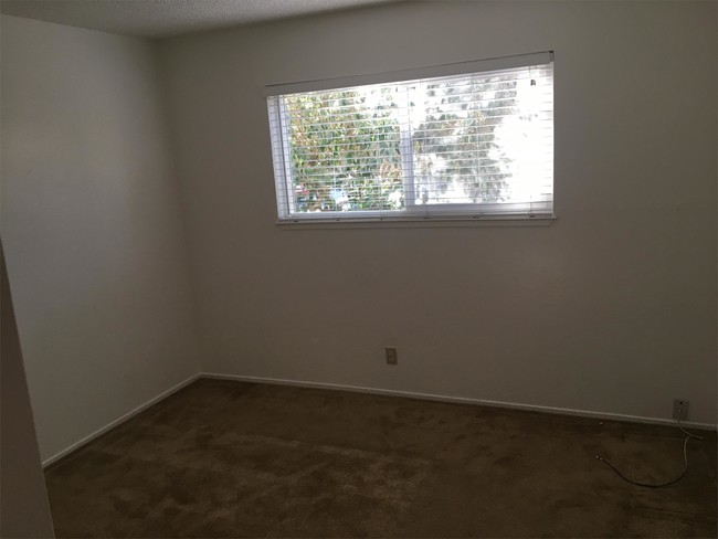 Building Photo - 1230 McMinn Ave