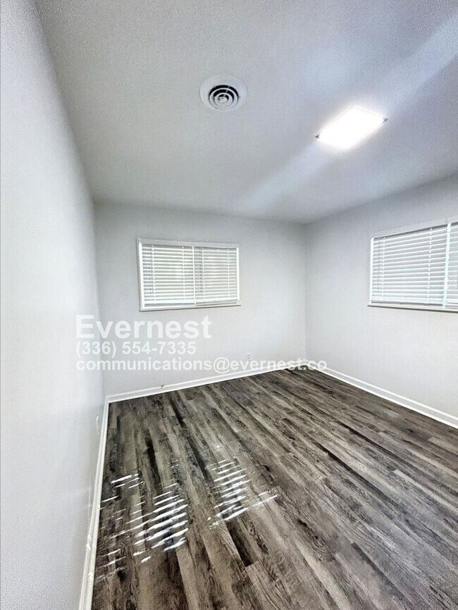 Foto del edificio - 1841 Fairview Blvd