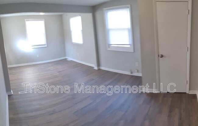 Building Photo - 2231 English Dr