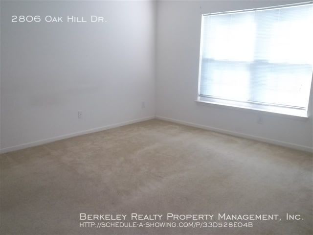 Building Photo - 2806 Oak Hill Dr.