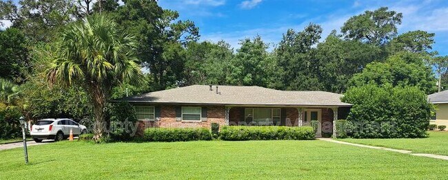 Building Photo - 608 SE 50th Ave