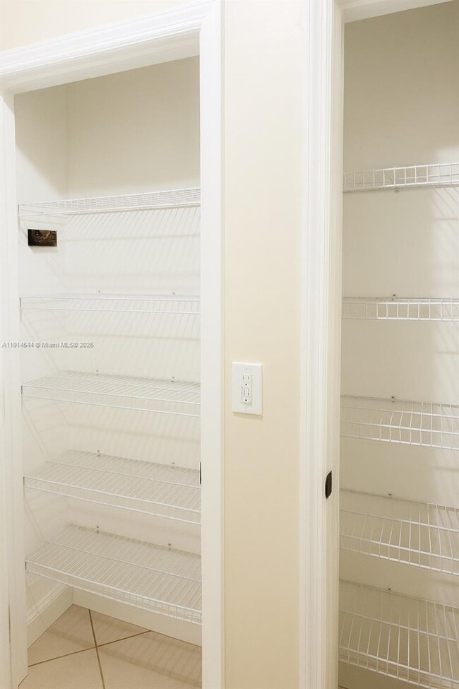 Building Photo - 2037 NE 24th Terrace