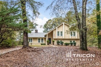 Building Photo - 515 Westbridge Dr