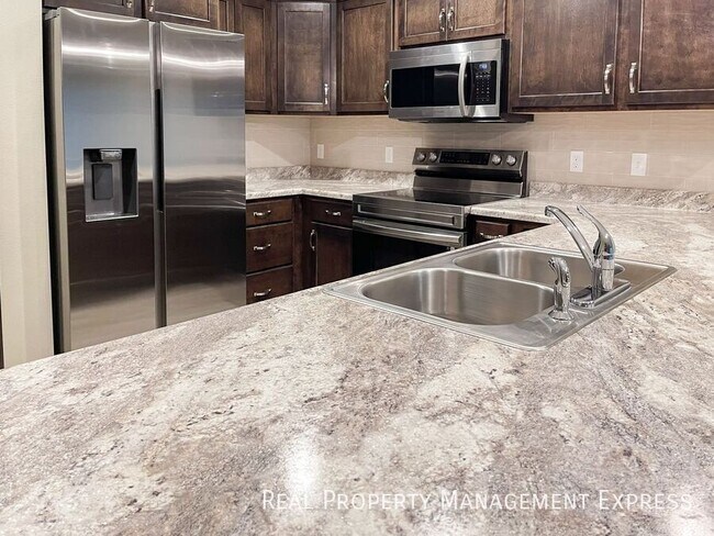 Foto del edificio - 3 Bedroom 2.5 Bathroom Single Family Townhome