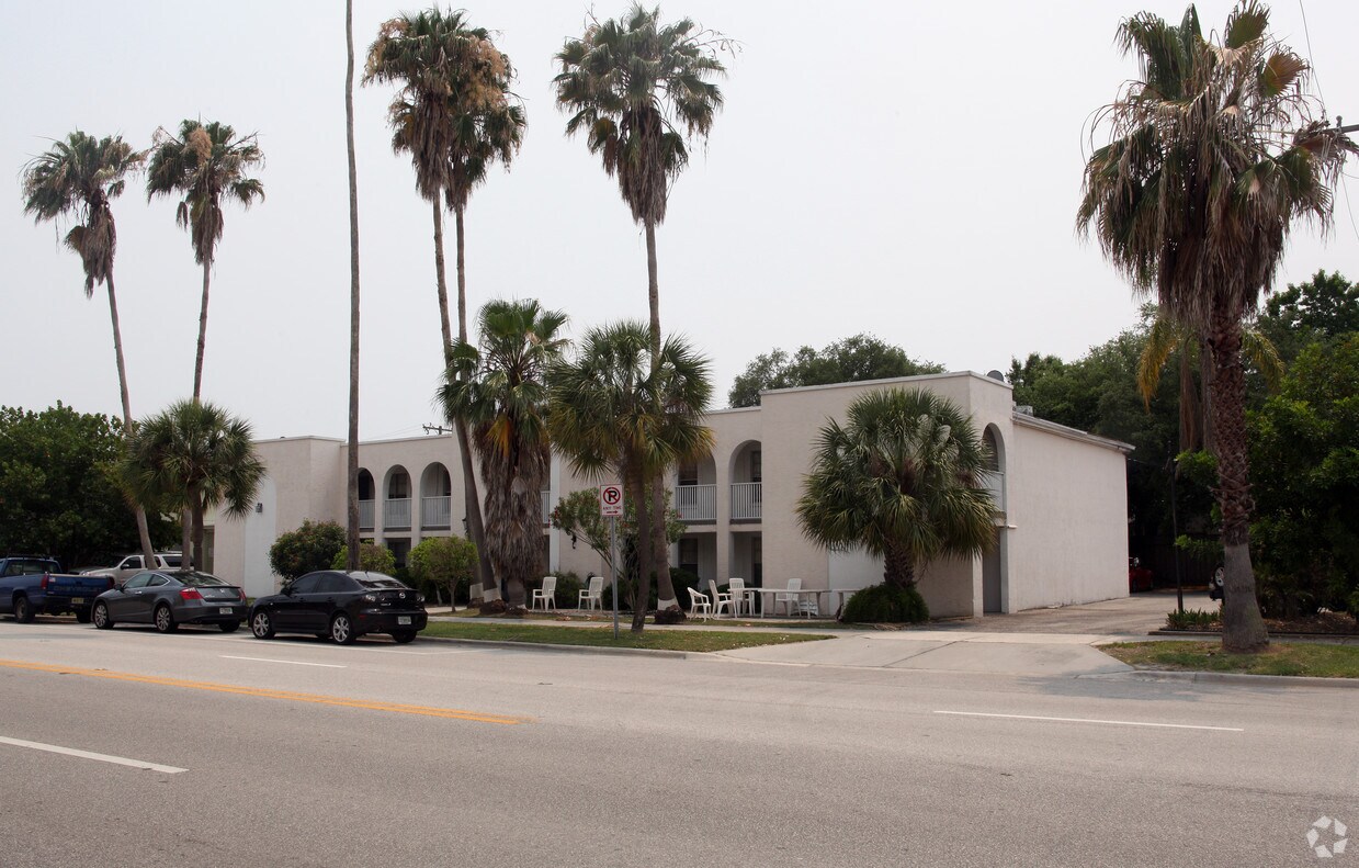 Primary Photo - 46 E Davis Blvd