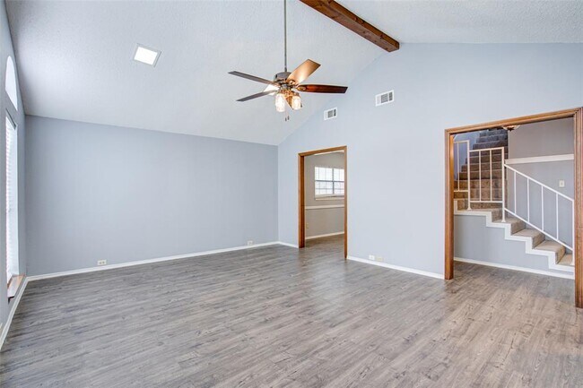 Building Photo - 3333 San Mateo Dr