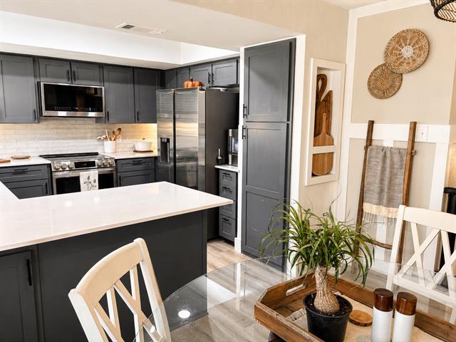 Foto del edificio - 848 W Lynn Creek Dr