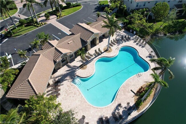 Foto del edificio - **FURNISHED SHORT-TERM RENTAL**GATED COMMU...