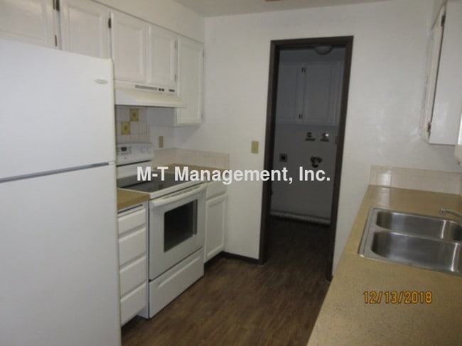 Building Photo - South Hill duplex: 2 br/1 bath w/yard