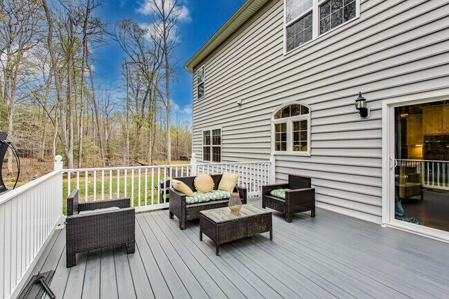 Foto del edificio - 2844 Deer Creek Ct