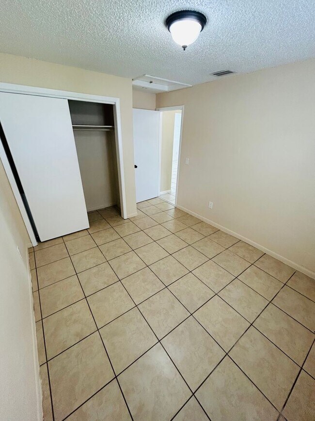 Foto del edificio - 2648 South Dr