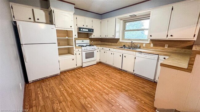 Foto del edificio - 525 W Gary St