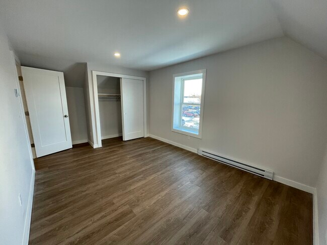 Building Photo - 336 N Winooski Ave