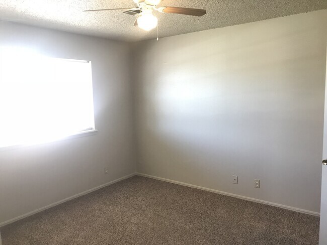 Foto del edificio - 2 bed, 1 bath duplex for rent in Moore nea...