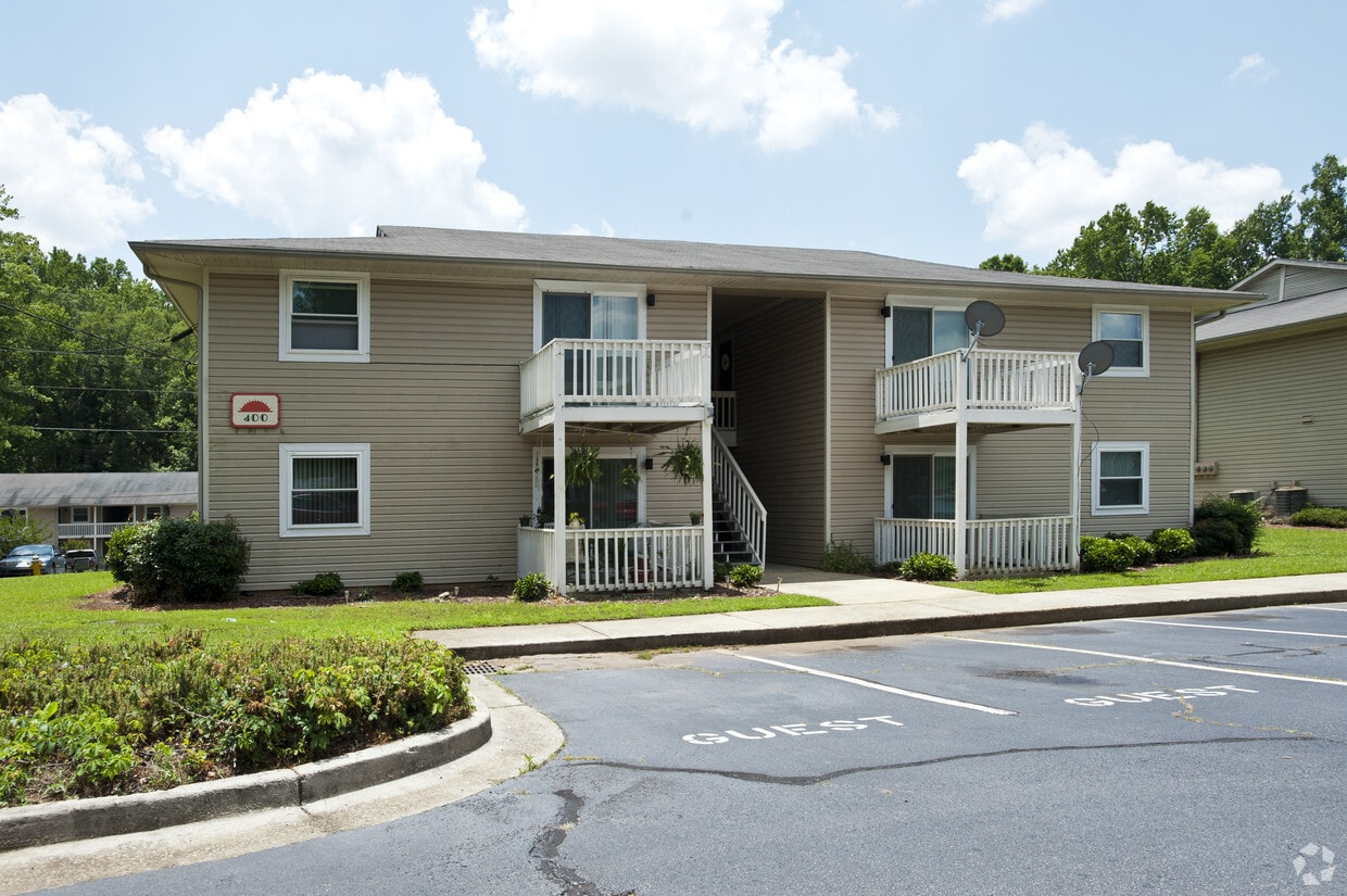 Holiday Cove Apartments in Forsyth, GA