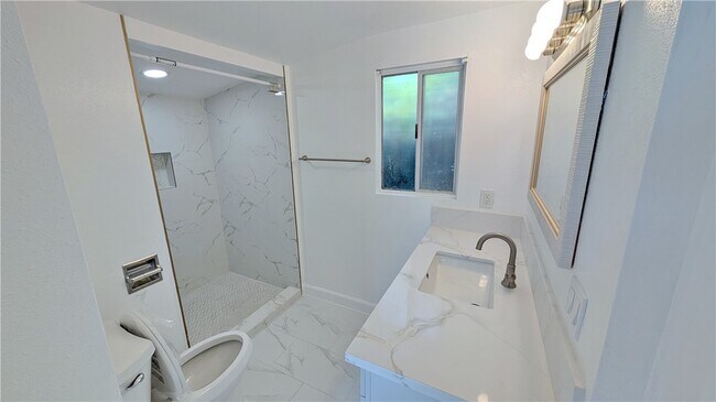 Foto del edificio - 2452 250th St