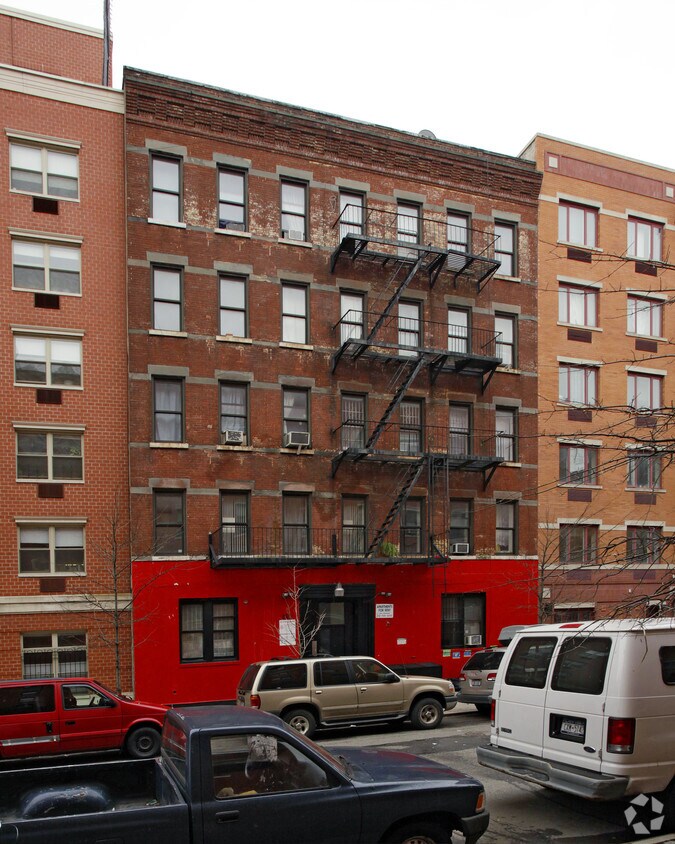Building Photo - 302 E 3rd St