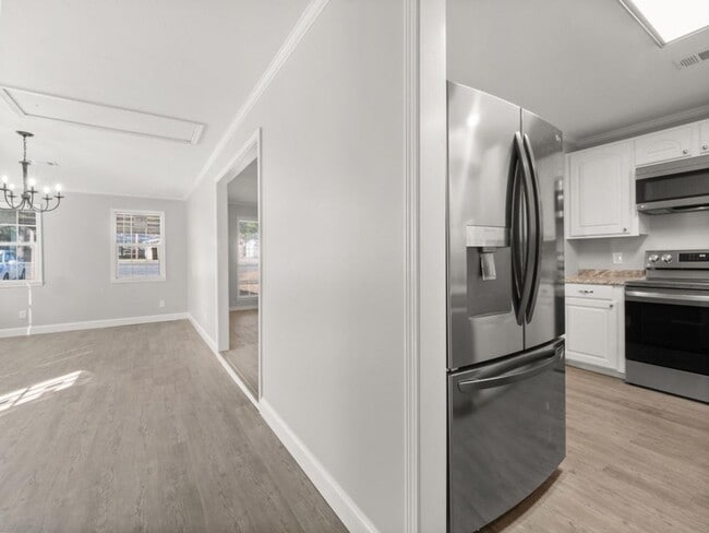 Building Photo - 506 Vernon St