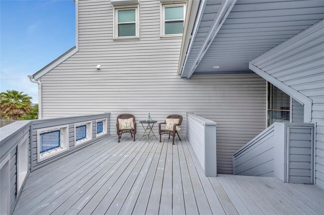 Building Photo - 8111 Broadway St