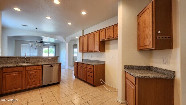 Building Photo - 42596 W Cheyenne Dr