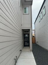 Building Photo - 3110 Valley Peak Dr