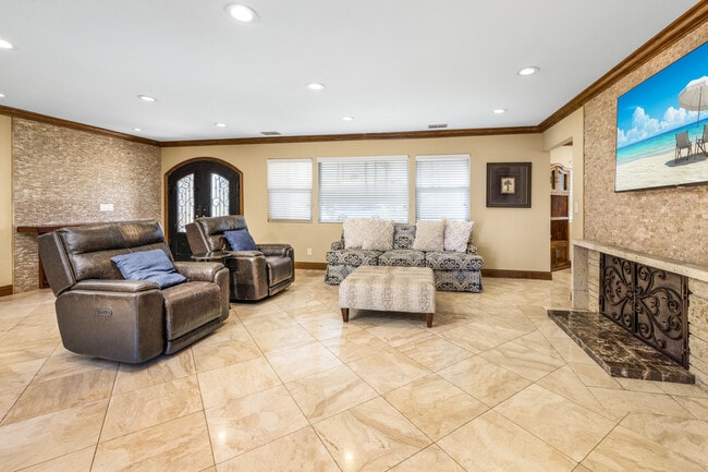 Foto del edificio - 401 Holmwood Dr