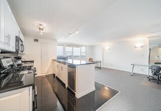 Building Photo - 6040 BLVD E