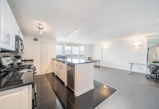 Building Photo - 6040 BLVD E