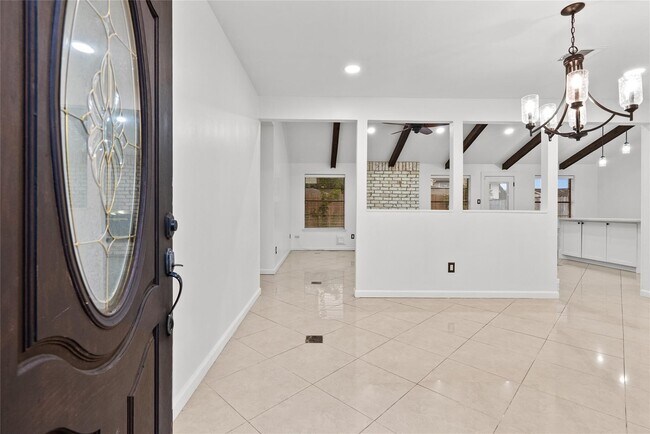 Foto del edificio - 9814 Sageroyal Ln