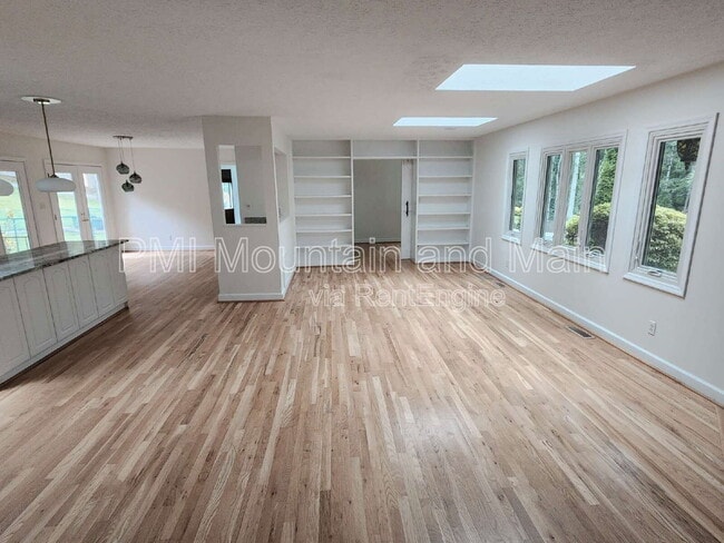 Building Photo - 53 Jump Cove Rd