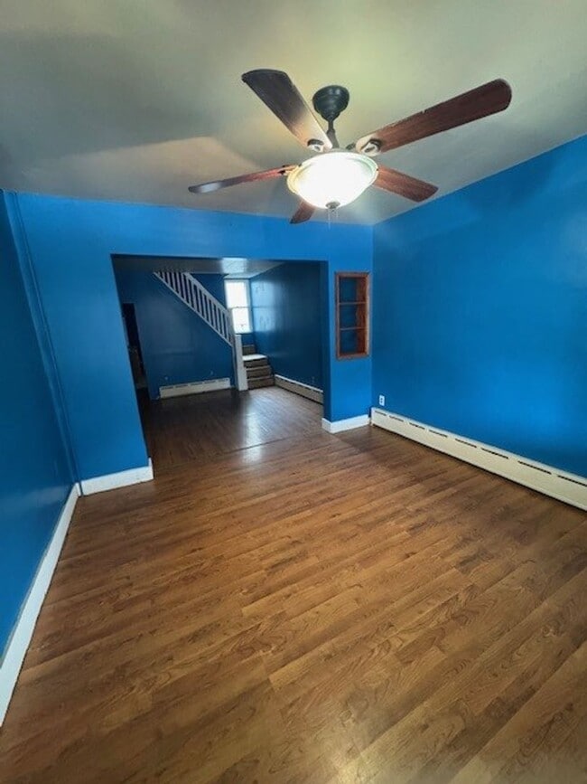 Building Photo - 2 bedroom 1 bathroom