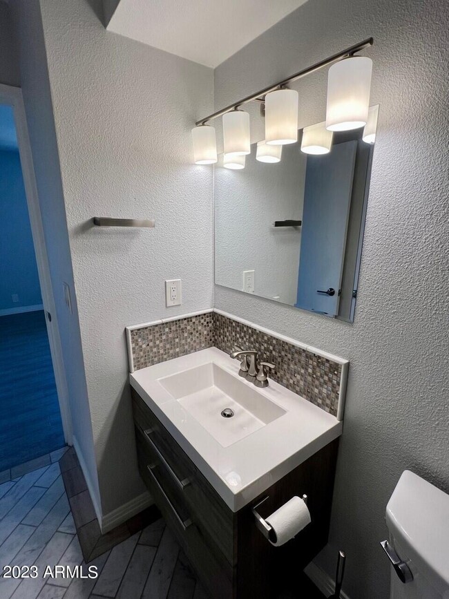 Building Photo - 286 W Palomino Dr