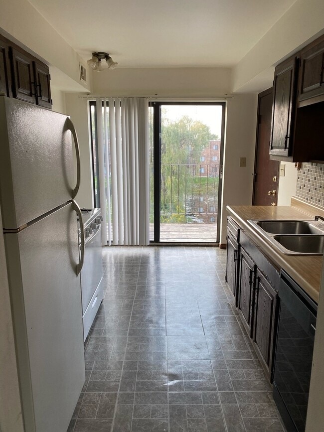 Building Photo - 363 E Rimini Ct