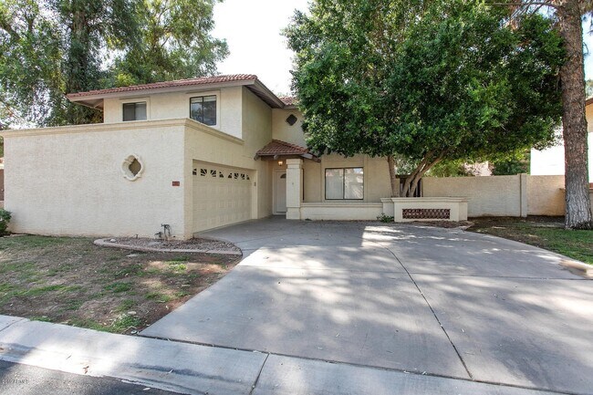 Building Photo - 381 E Barbarita Ave