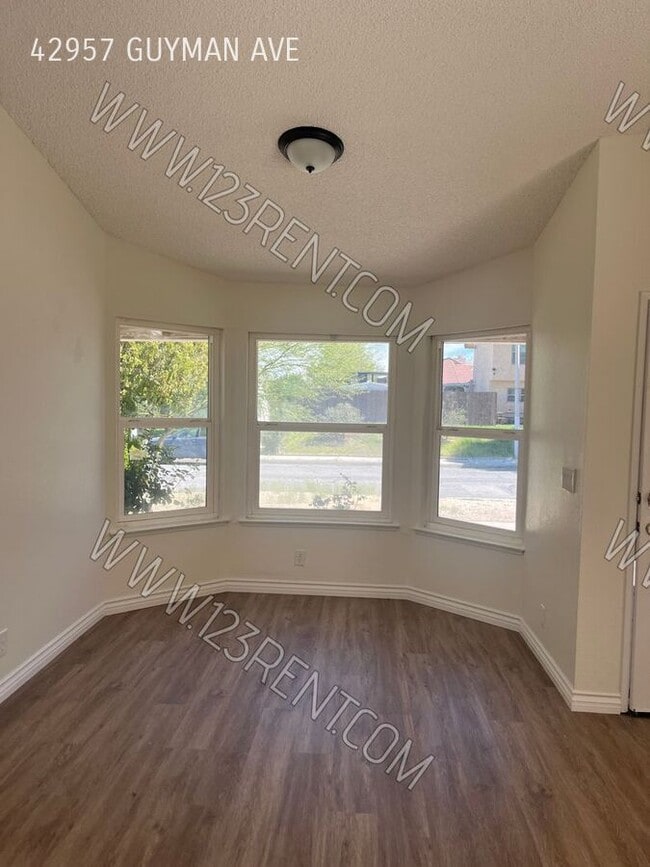 Foto del edificio - 42957 Guyman Ave