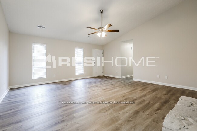 Foto del edificio - 7418 Taylor Rd