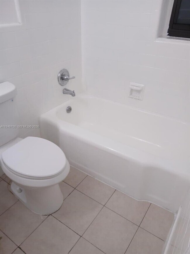 Foto del edificio - 505 NE 82nd St