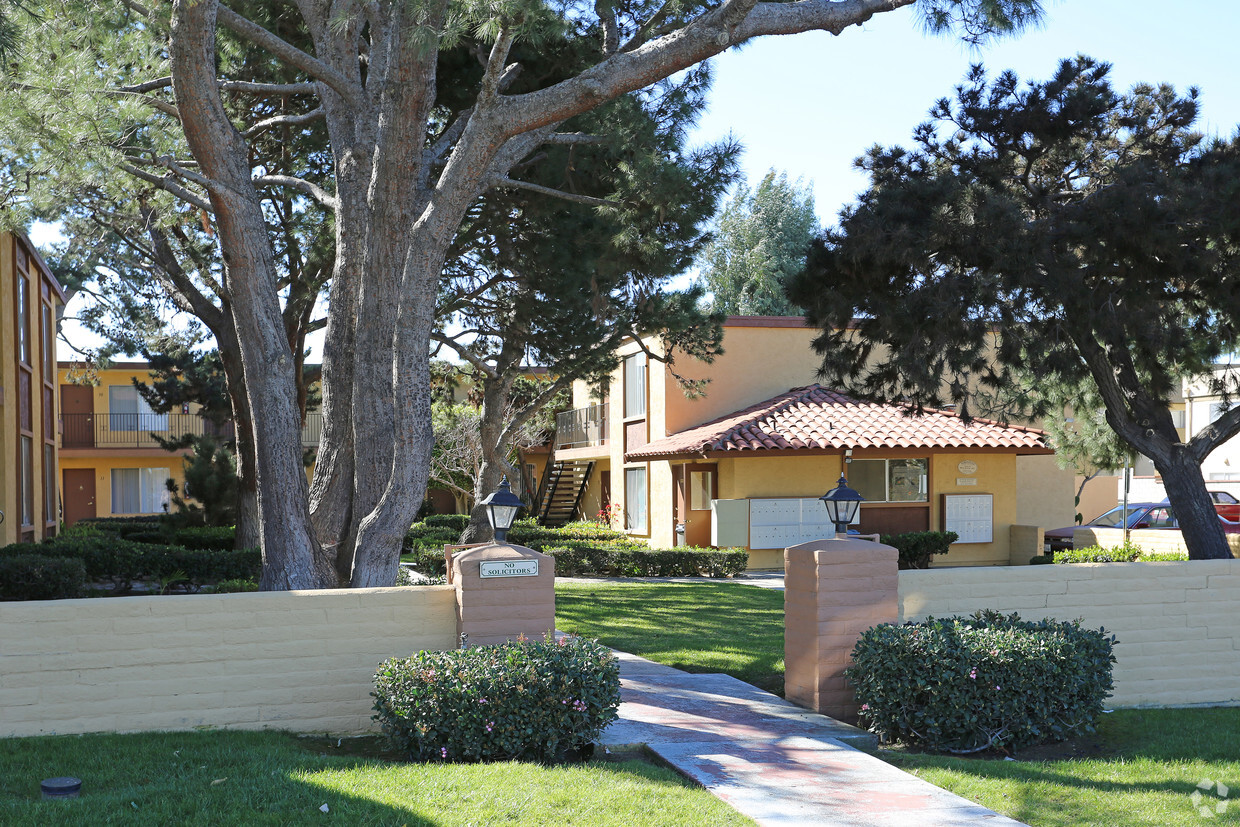 Primary Photo - Hillside Villas