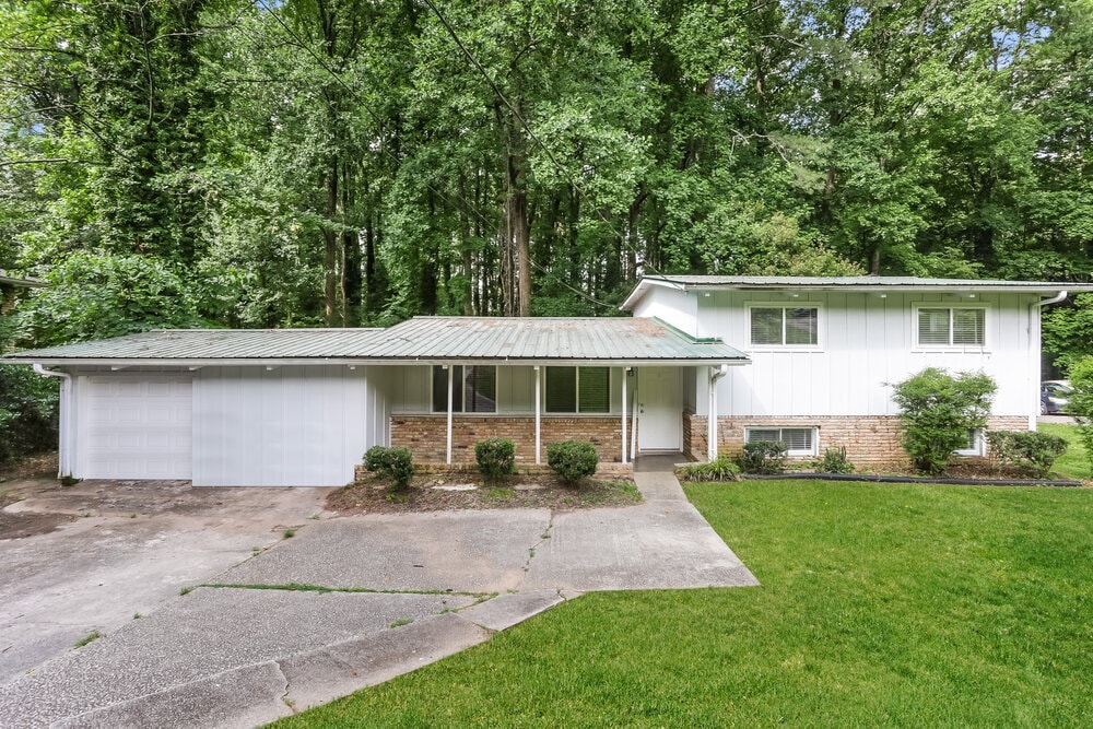 Primary Photo - 2410 Ridgeway Dr