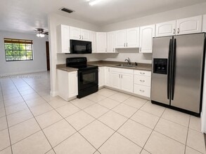 Building Photo - 525 SW 78th Ct